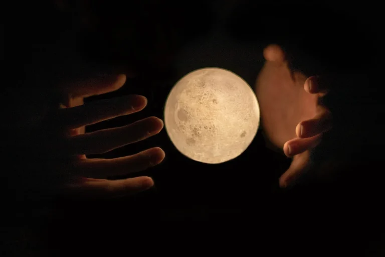 Legamenti d’Amore e Libero Arbitrio: Quando la Magia Incontra l’Etica