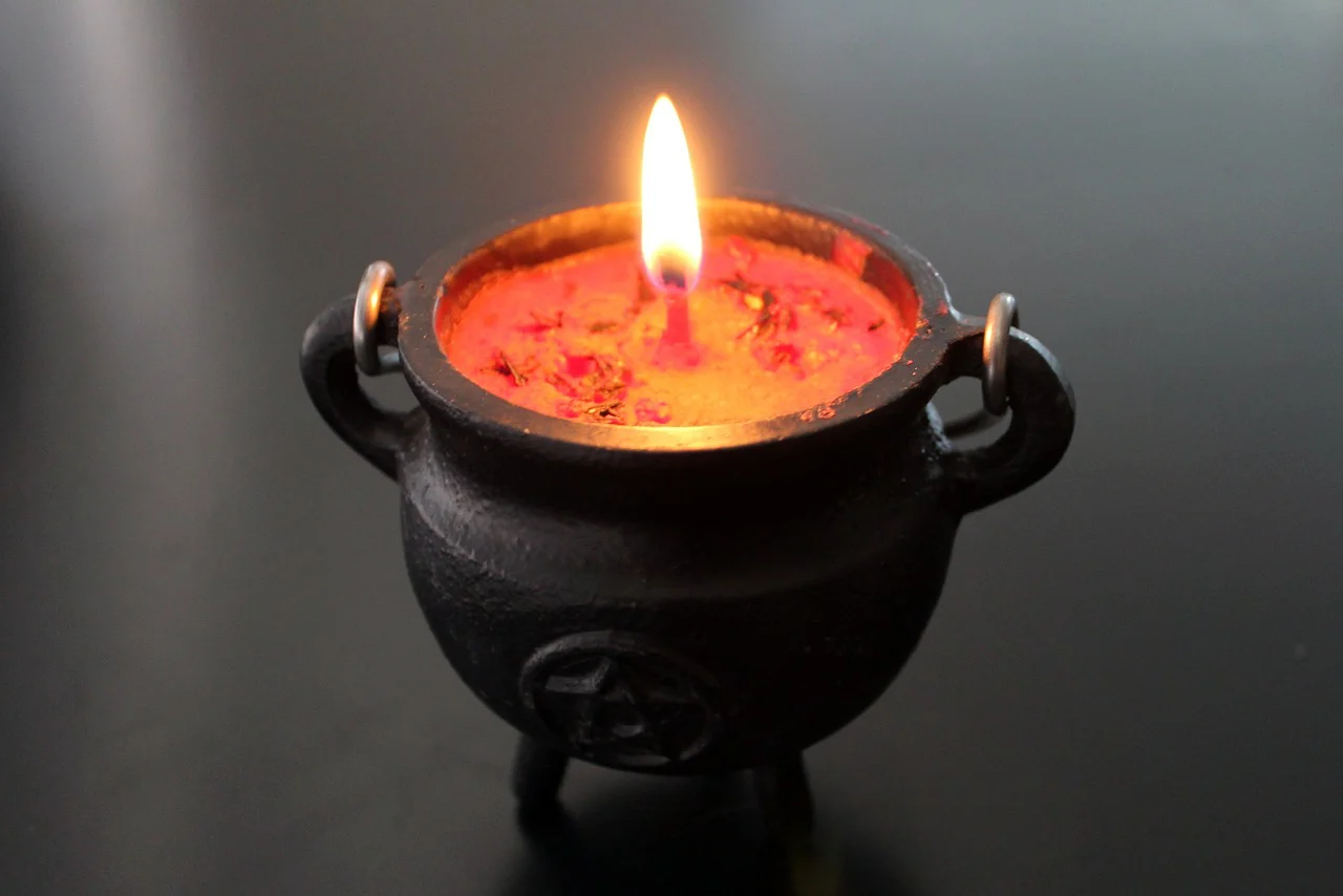 Rituali di Separazione con Candele: La Luce che Spezza i Legami Oscuri